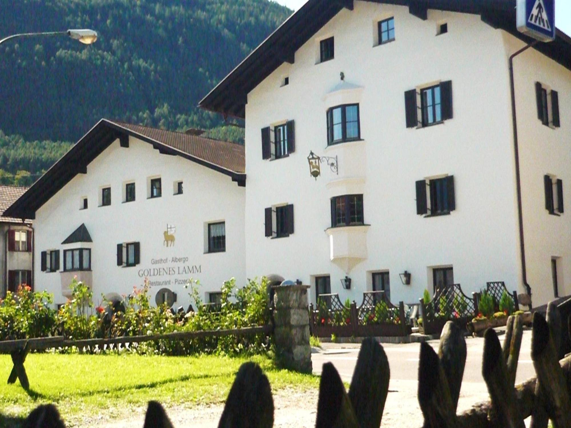 Gasthof Goldenes Lamm Vahrn Экстерьер фото