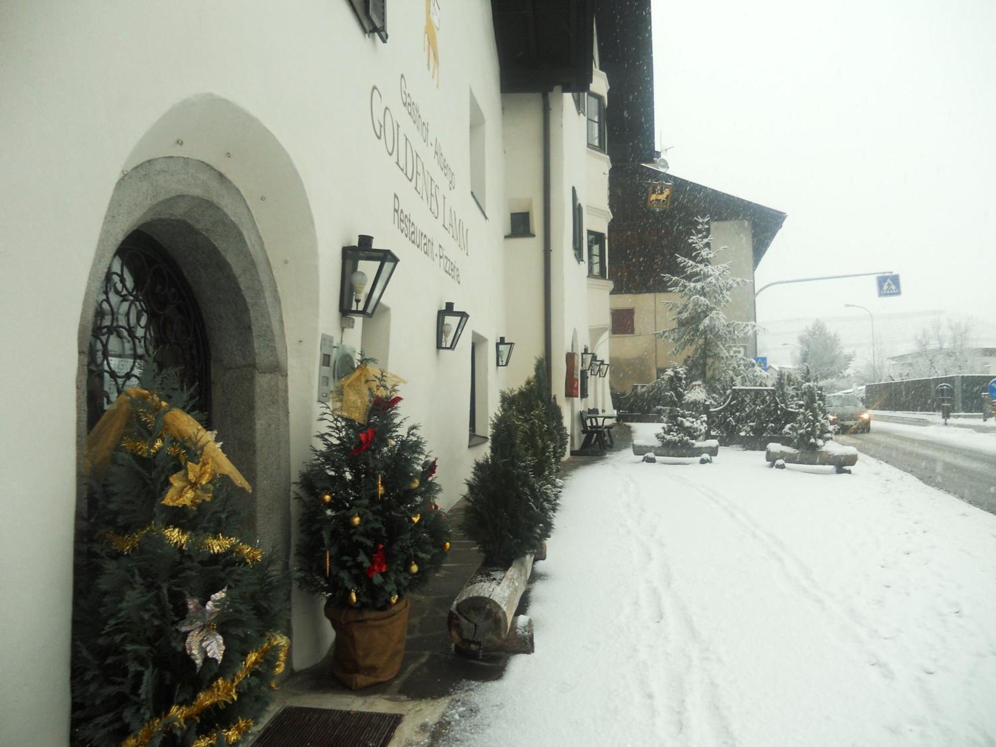 Отель Gasthof Goldenes Lamm Vahrn Экстерьер фото