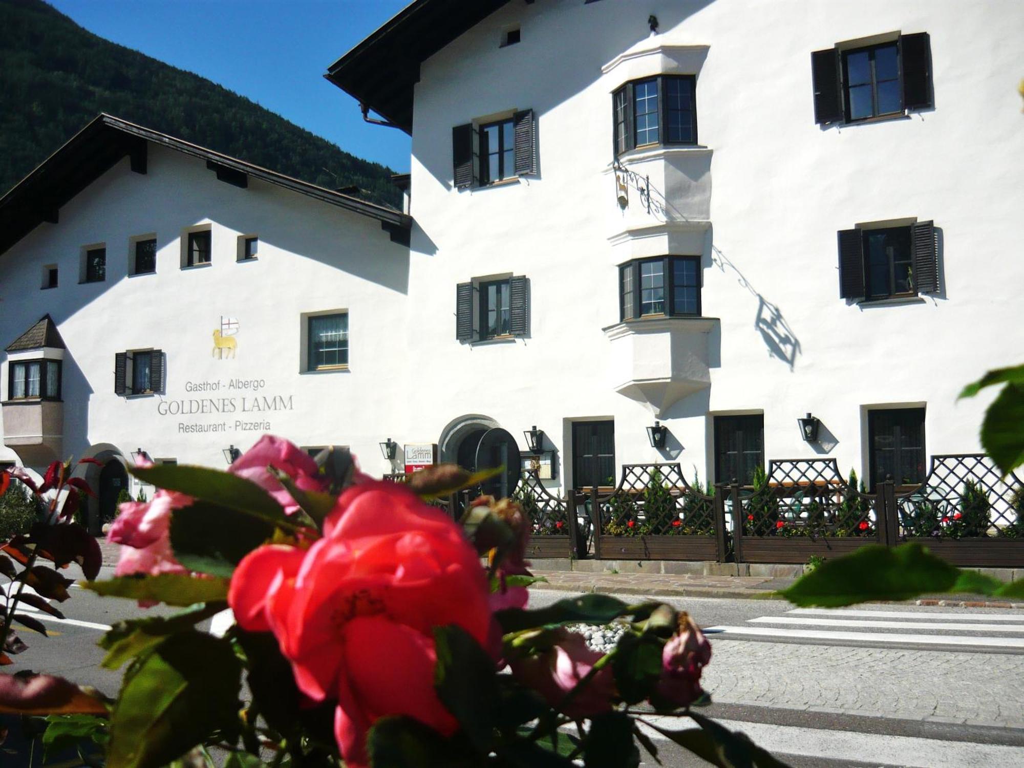 Gasthof Goldenes Lamm Vahrn Экстерьер фото