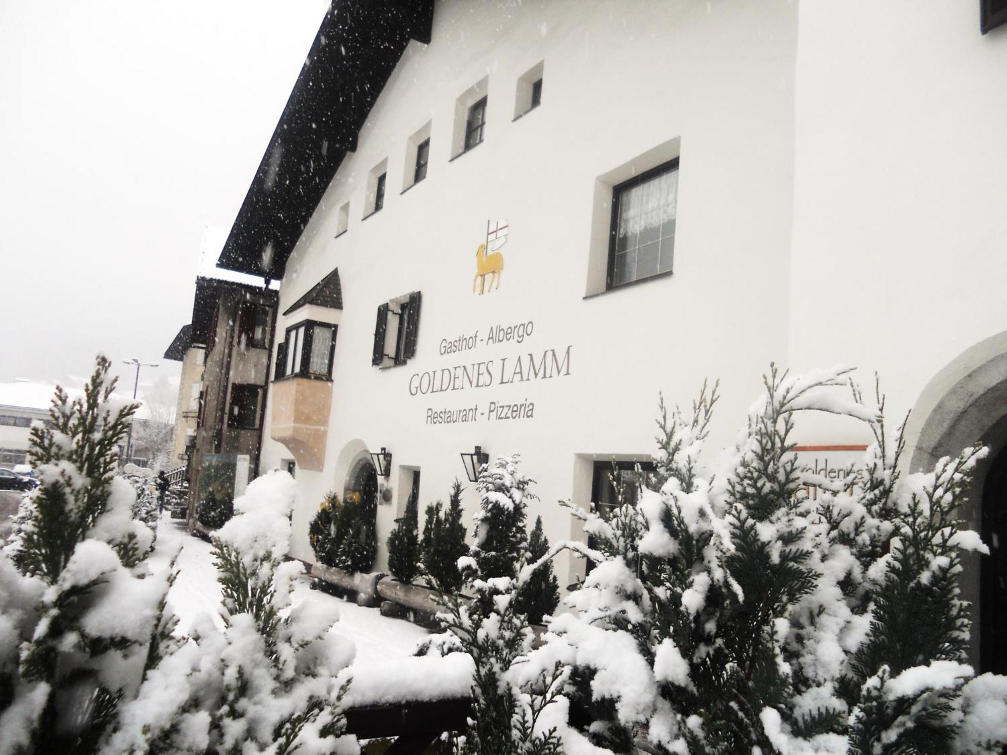 Gasthof Goldenes Lamm Vahrn Экстерьер фото