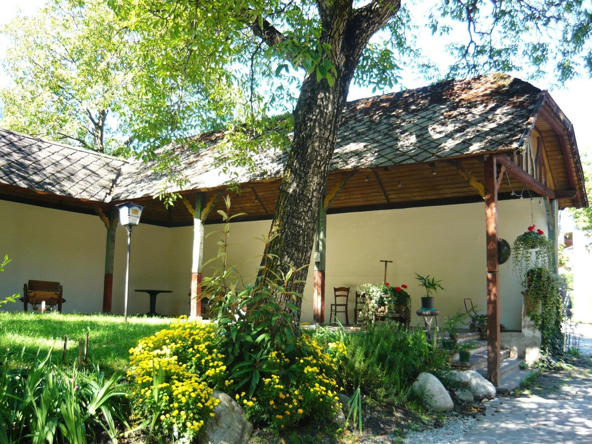 Gasthof Goldenes Lamm Vahrn Экстерьер фото