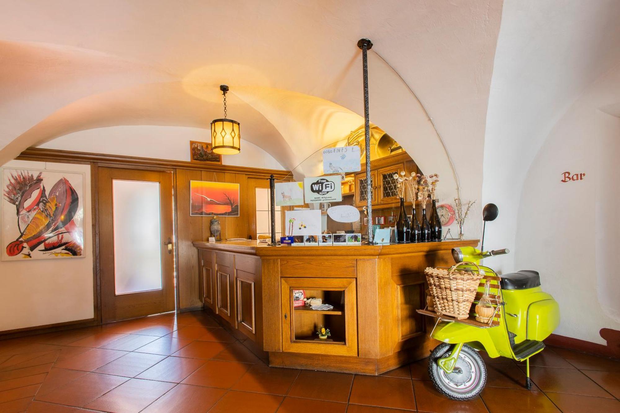 Gasthof Goldenes Lamm Vahrn Экстерьер фото