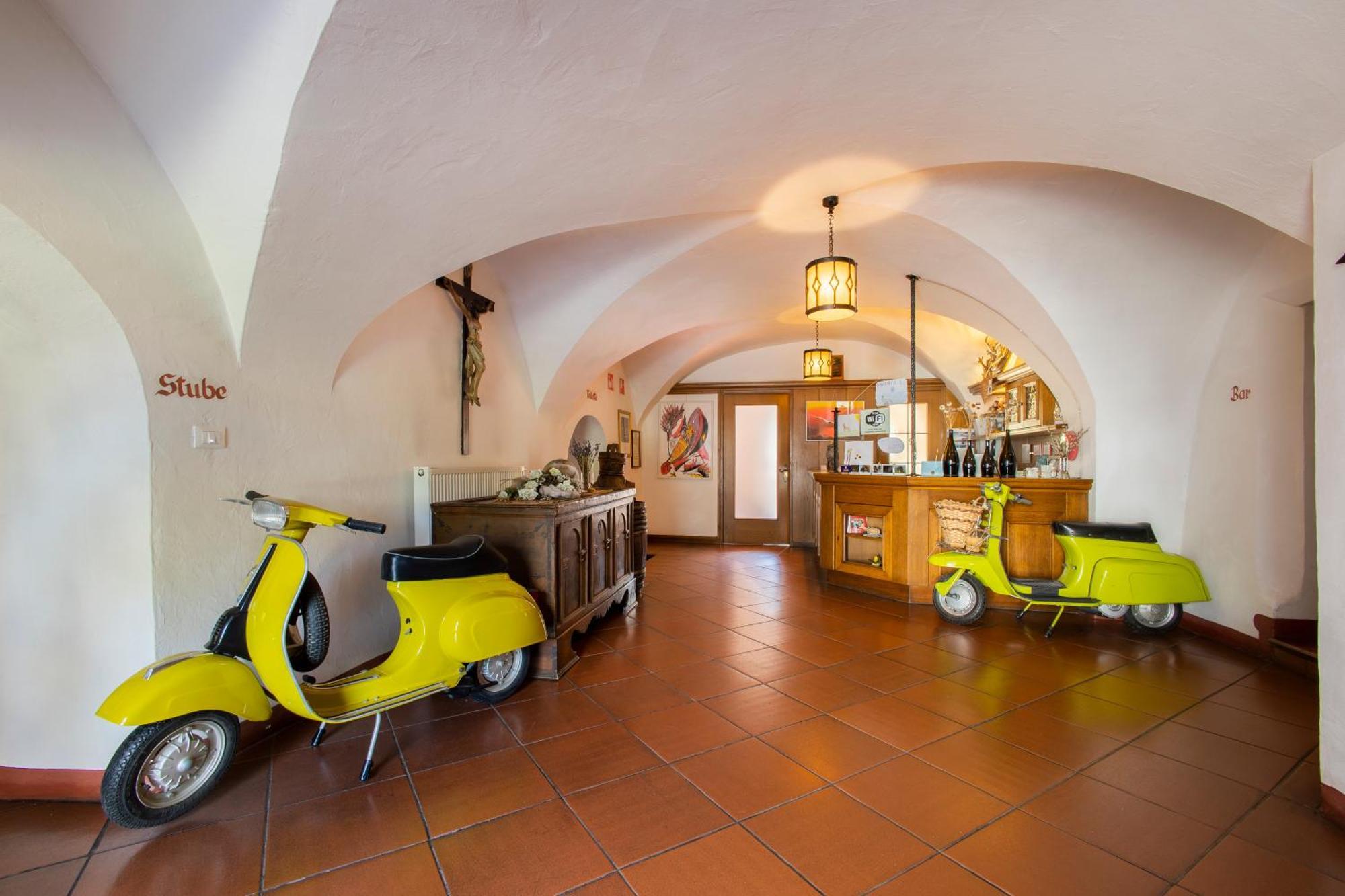 Gasthof Goldenes Lamm Vahrn Экстерьер фото