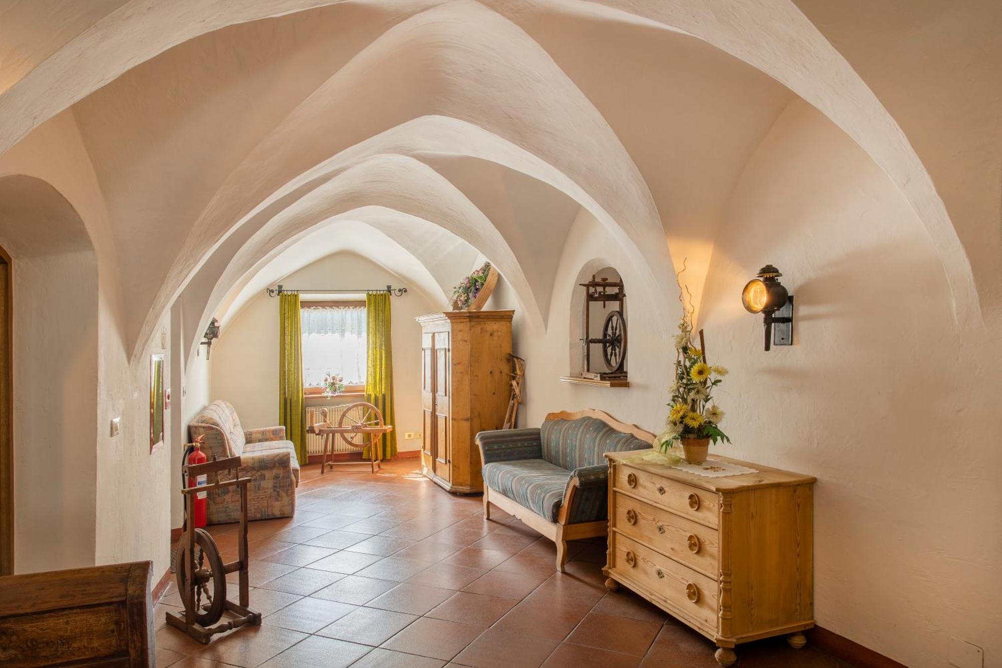Gasthof Goldenes Lamm Vahrn Экстерьер фото
