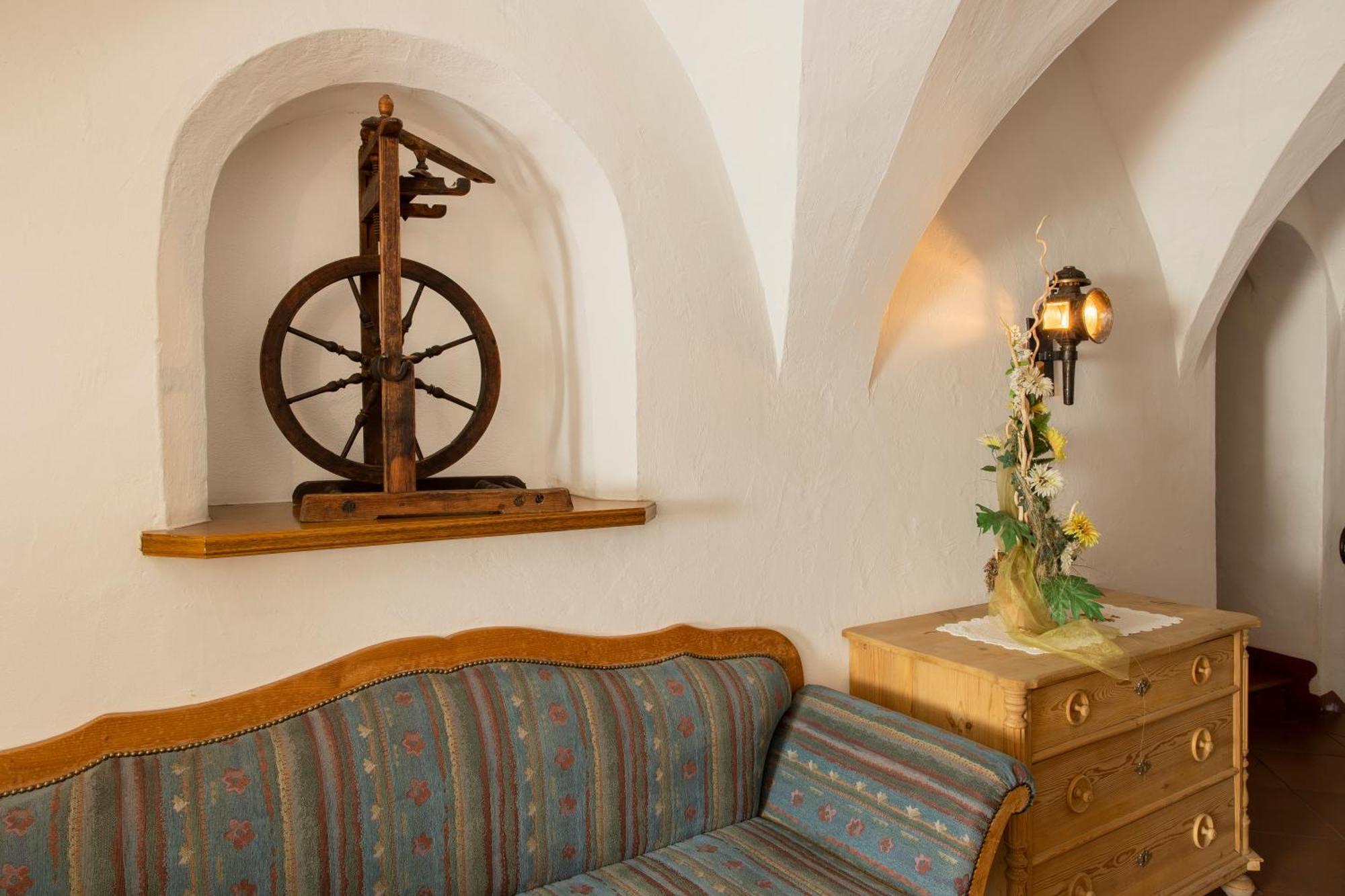 Gasthof Goldenes Lamm Vahrn Экстерьер фото