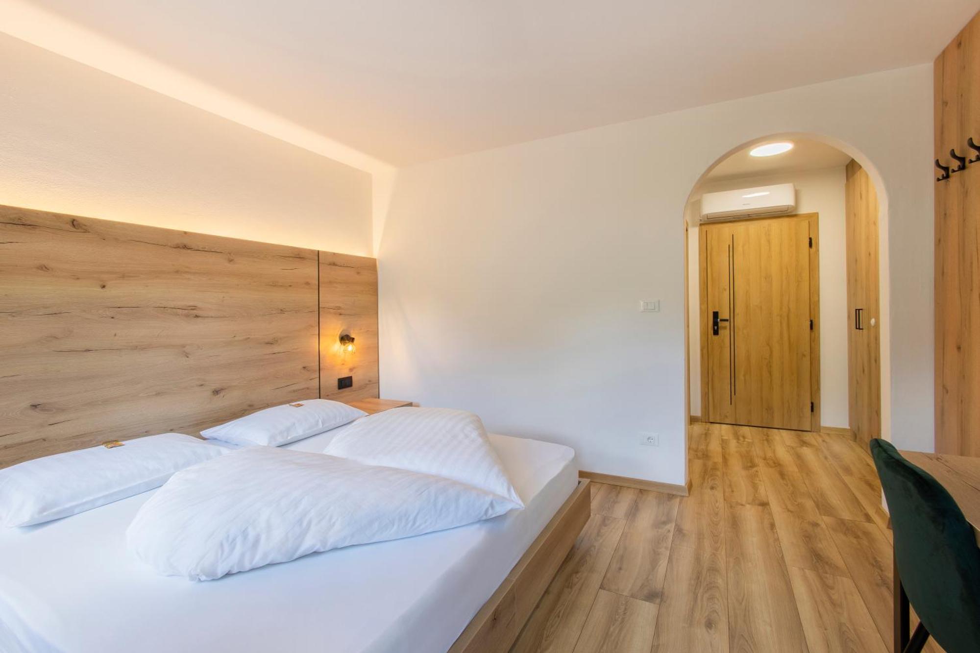 Gasthof Goldenes Lamm Vahrn Экстерьер фото